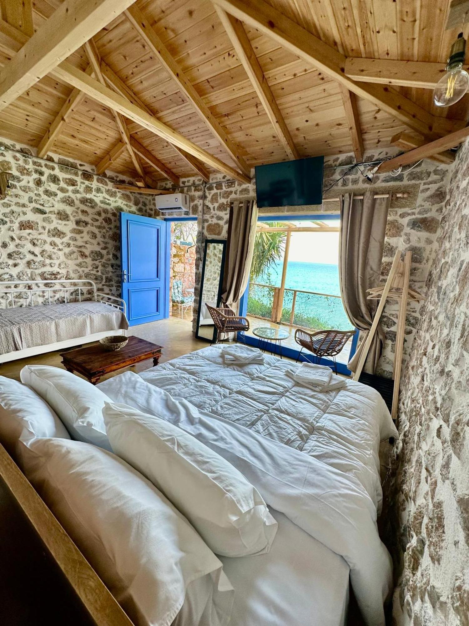 Rocksecret Edge Apartment Kalamata Bagian luar foto