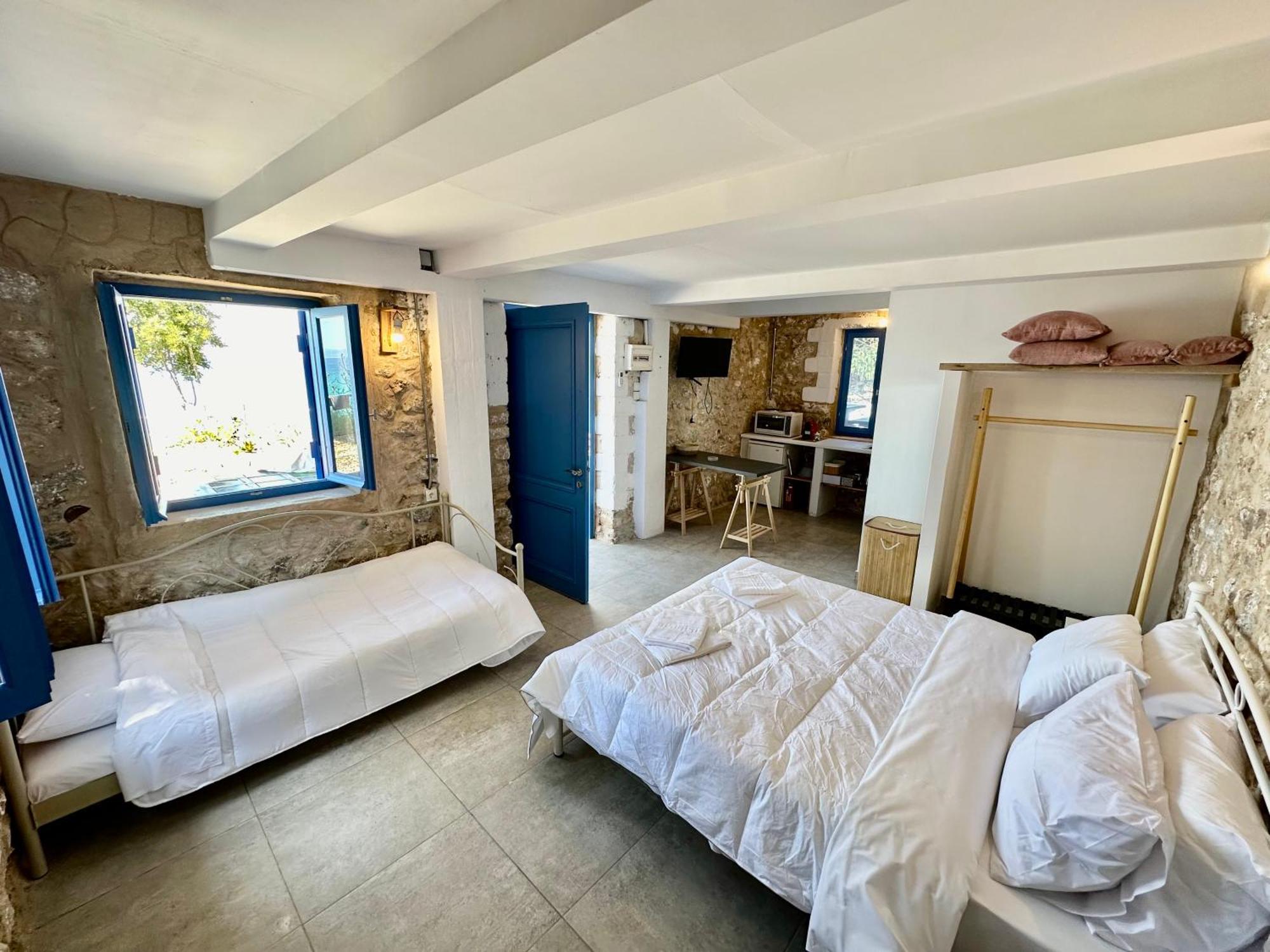 Rocksecret Edge Apartment Kalamata Bagian luar foto