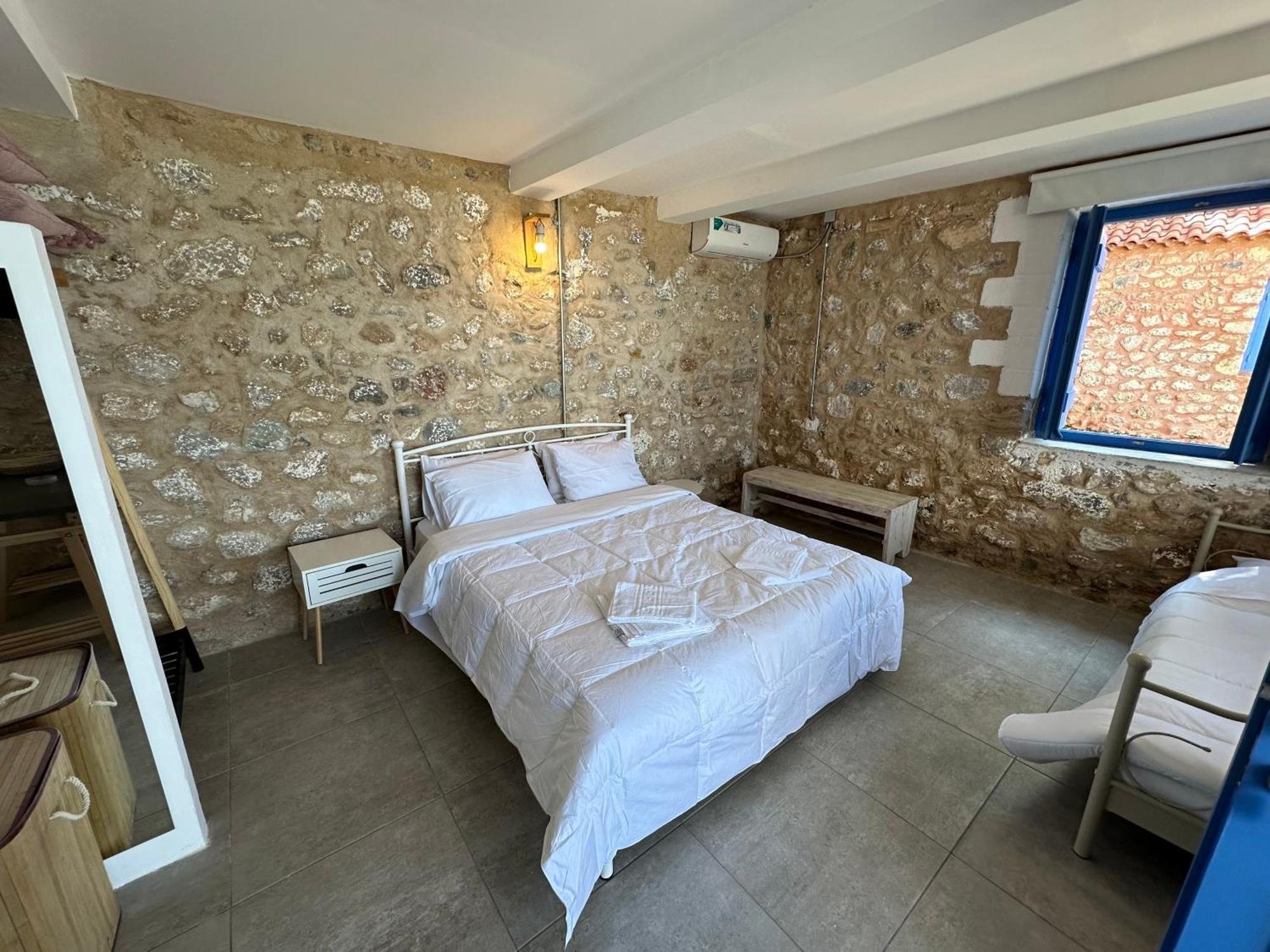 Rocksecret Edge Apartment Kalamata Bagian luar foto