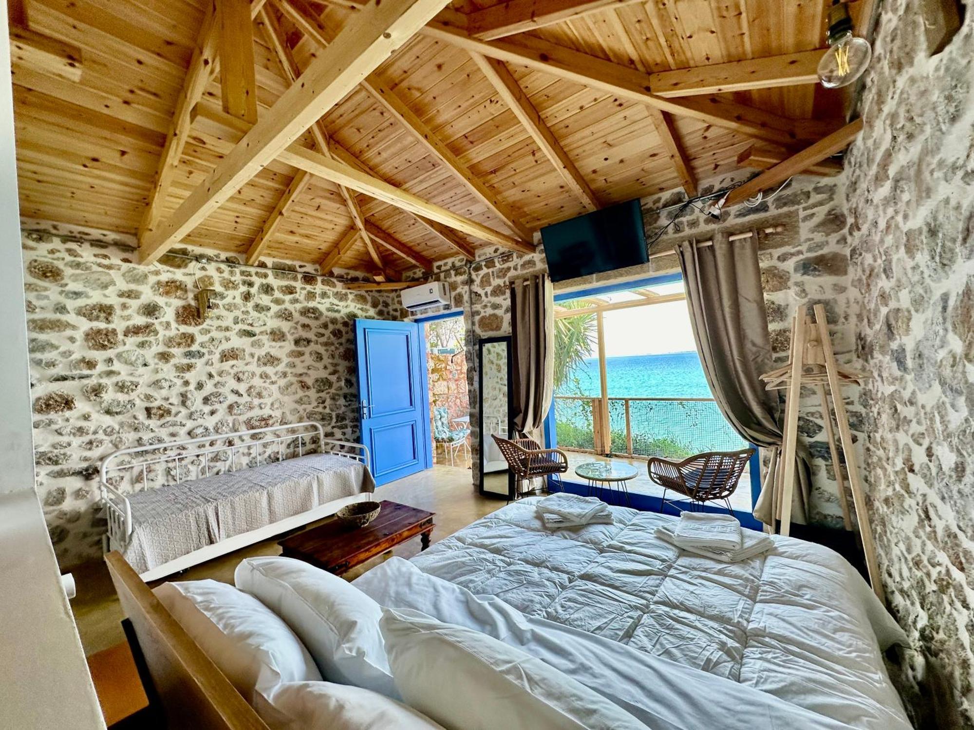 Rocksecret Edge Apartment Kalamata Bagian luar foto
