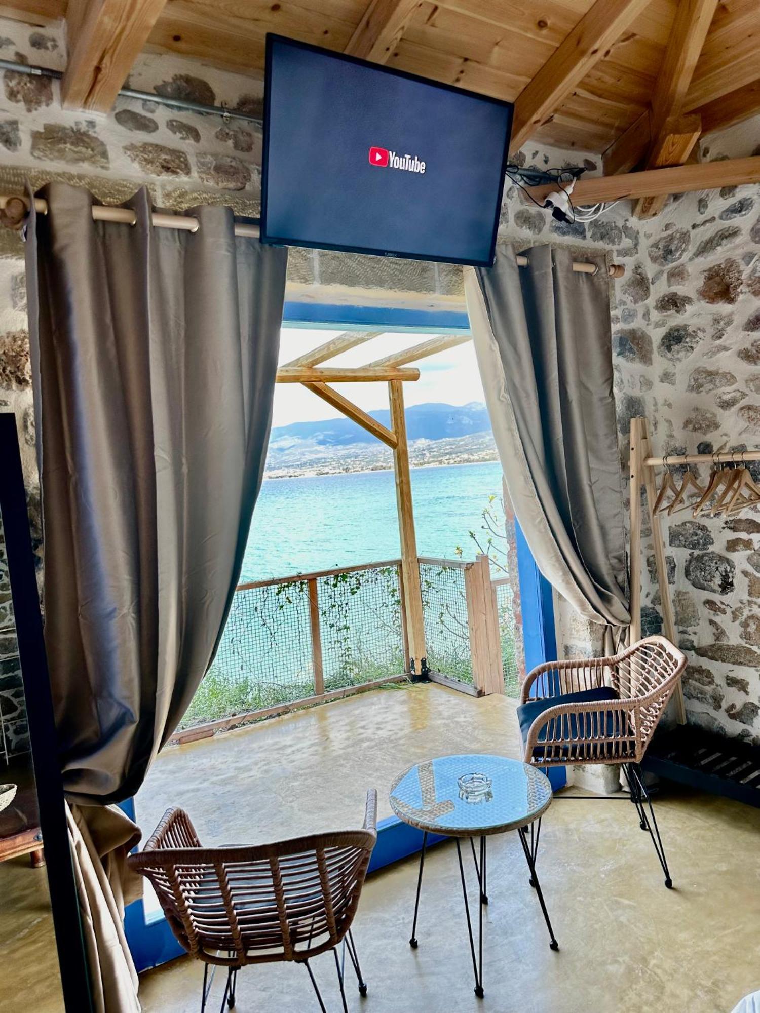 Rocksecret Edge Apartment Kalamata Bagian luar foto