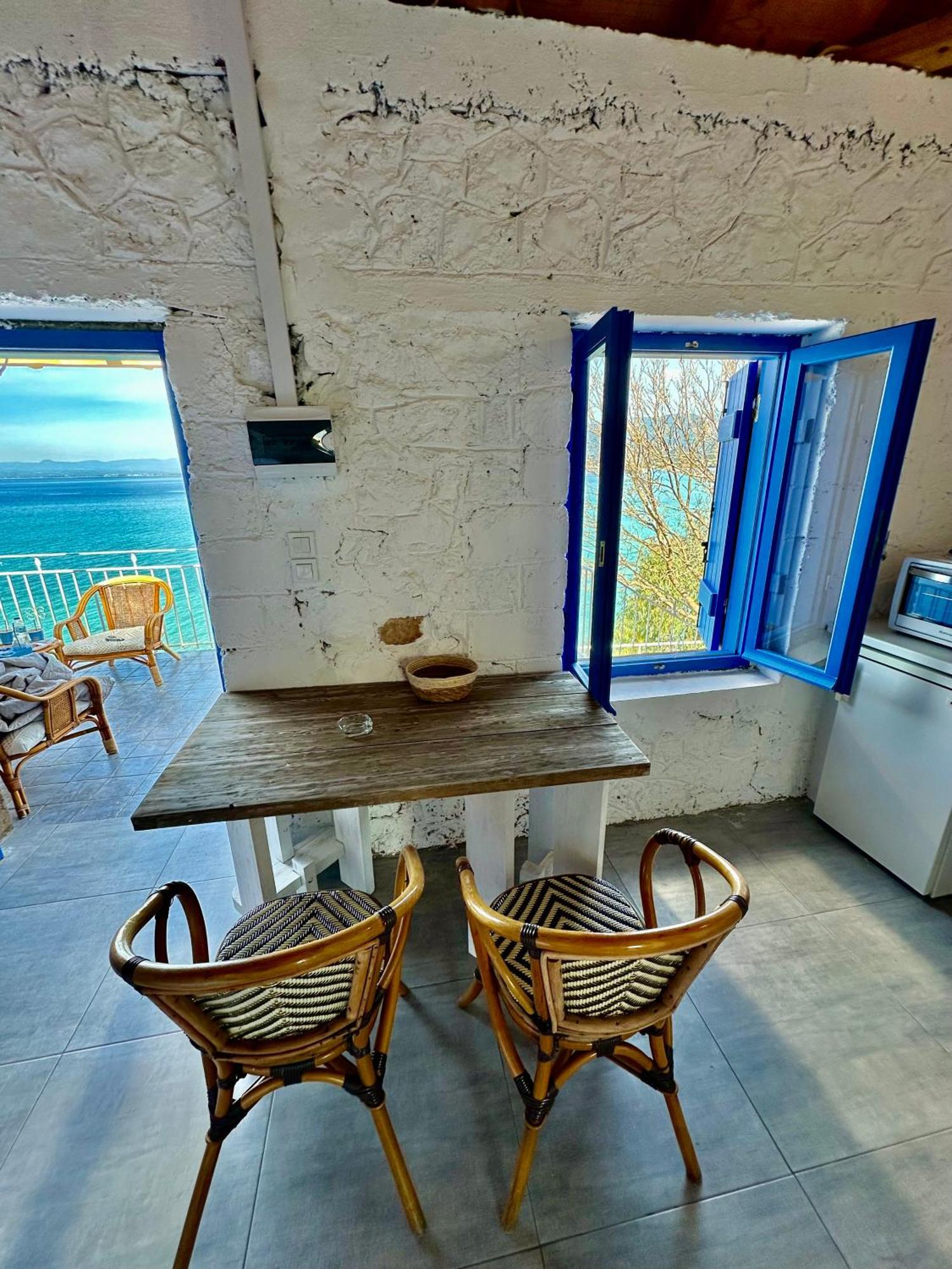 Rocksecret Edge Apartment Kalamata Bagian luar foto