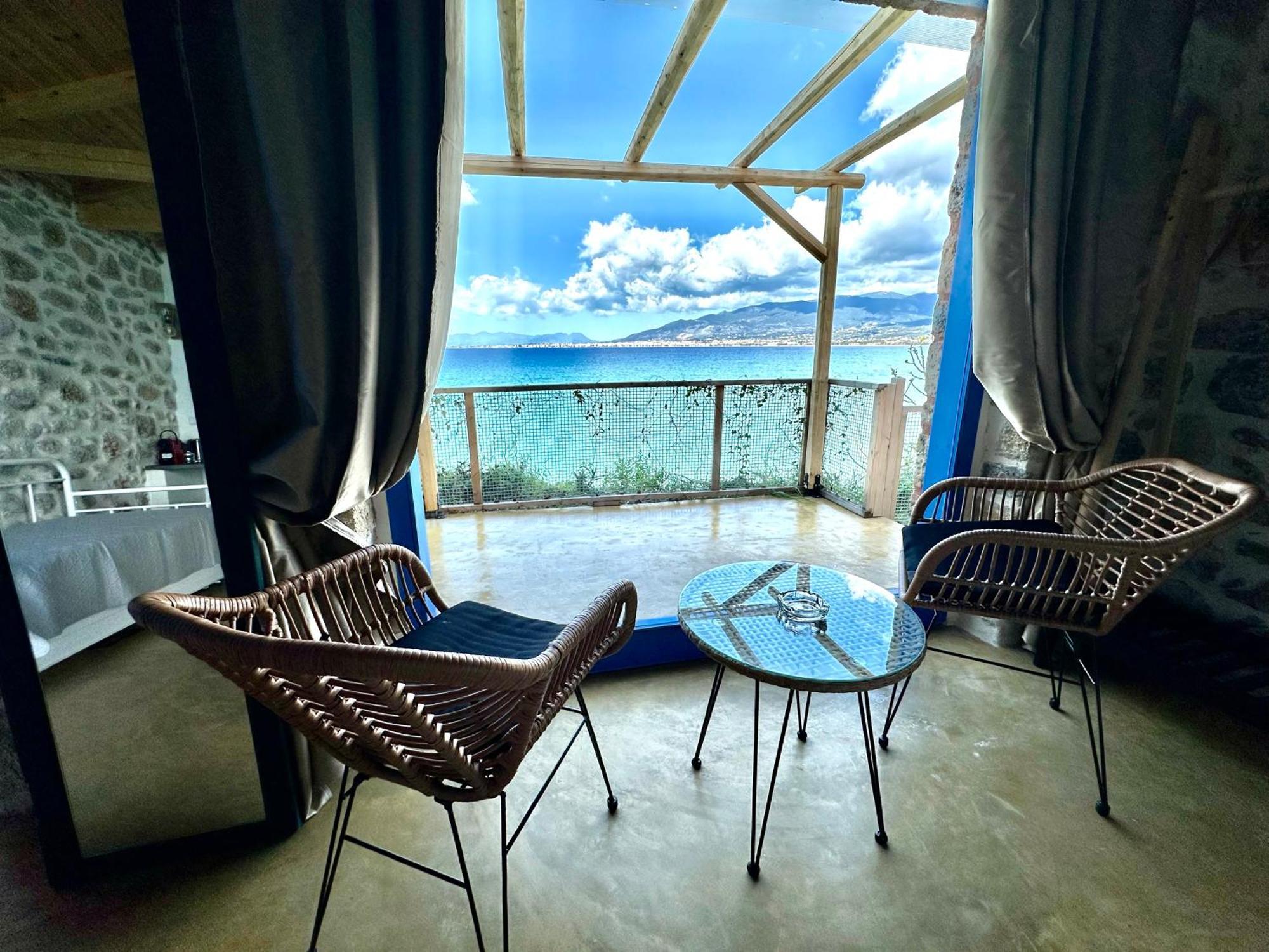 Rocksecret Edge Apartment Kalamata Bagian luar foto