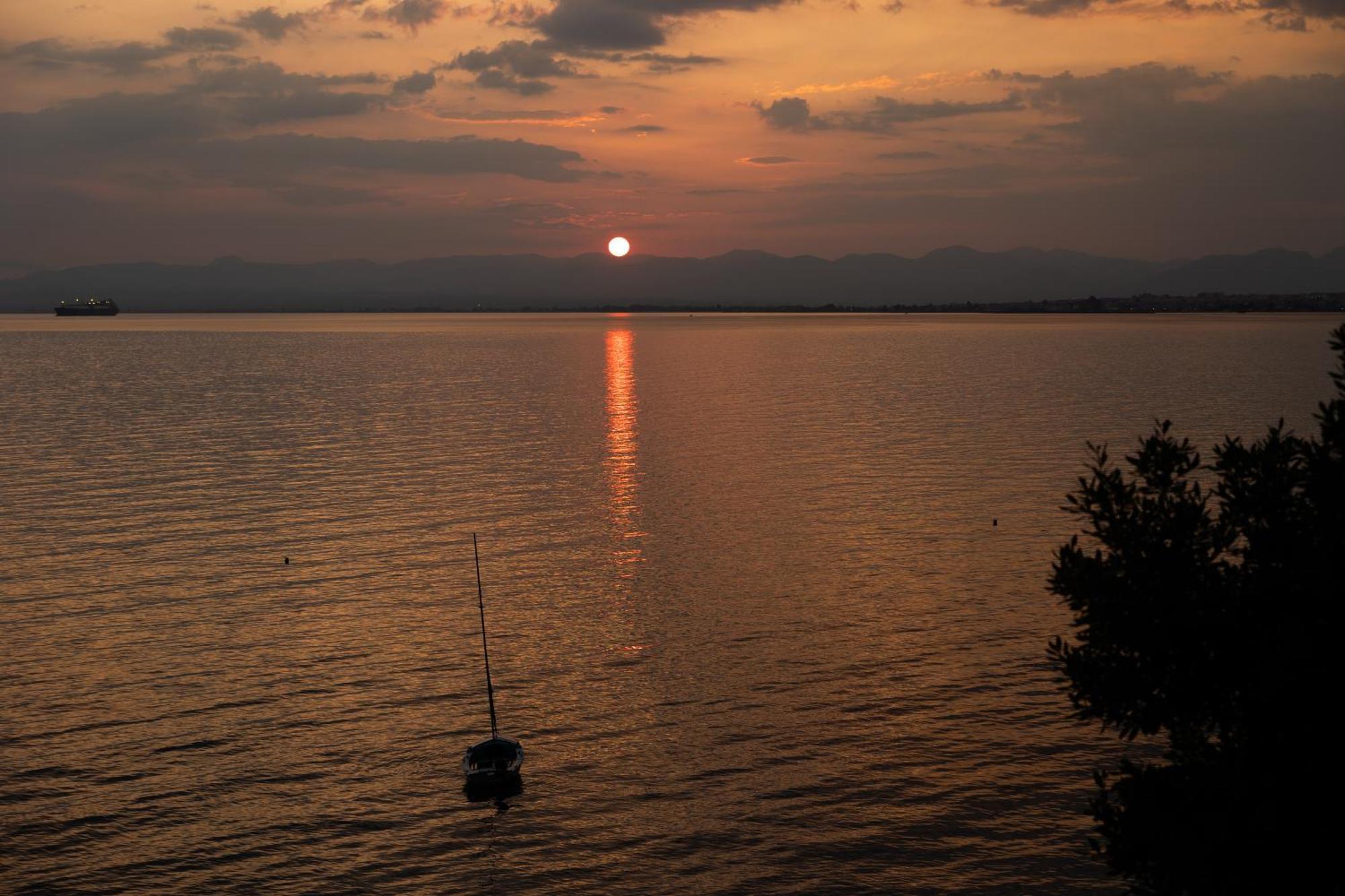 Rocksecret Edge Apartment Kalamata Bagian luar foto