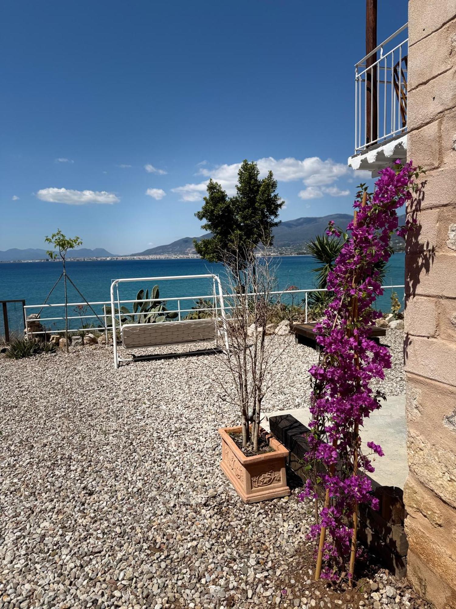 Rocksecret Edge Apartment Kalamata Bagian luar foto