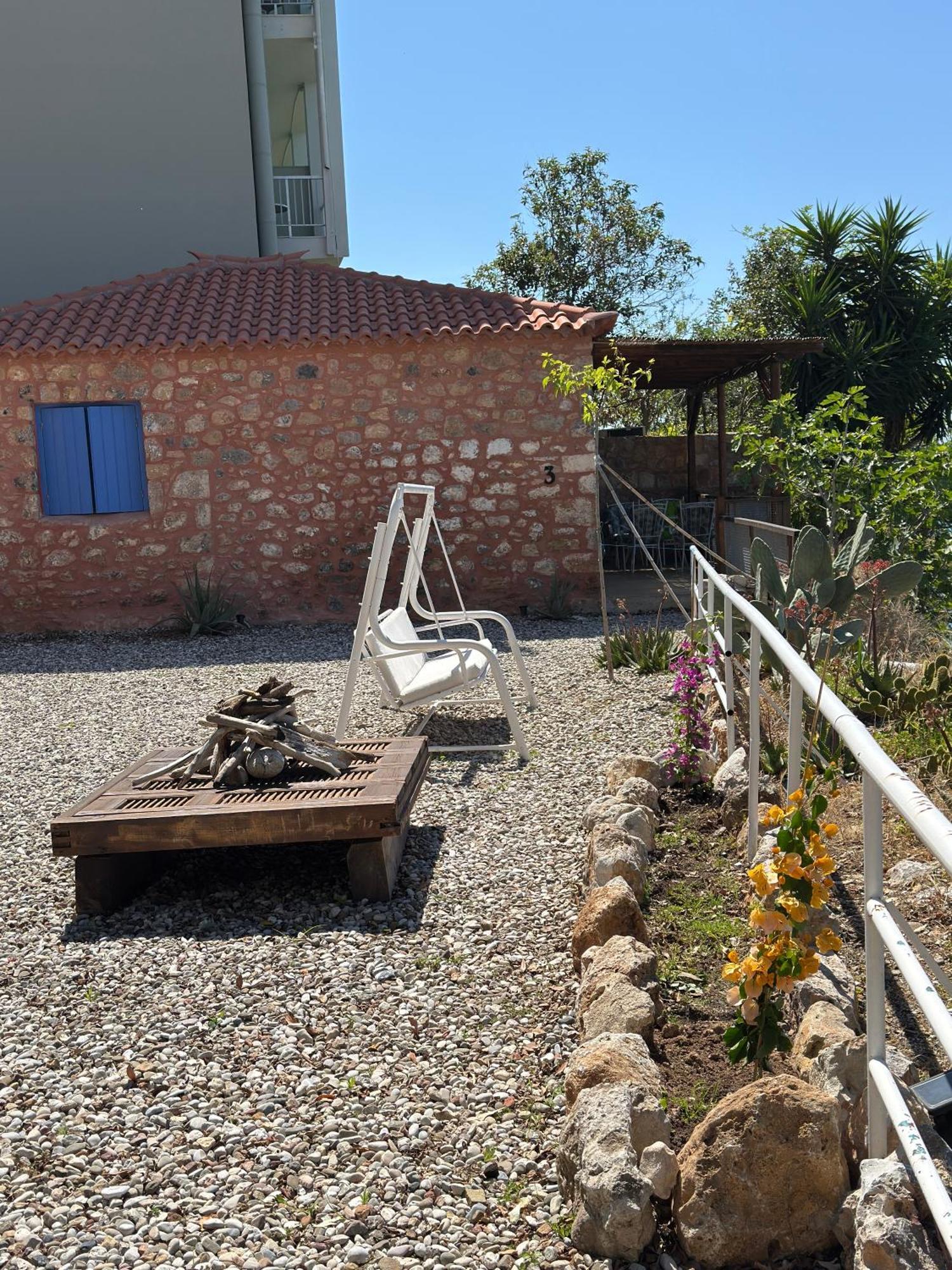 Rocksecret Edge Apartment Kalamata Bagian luar foto