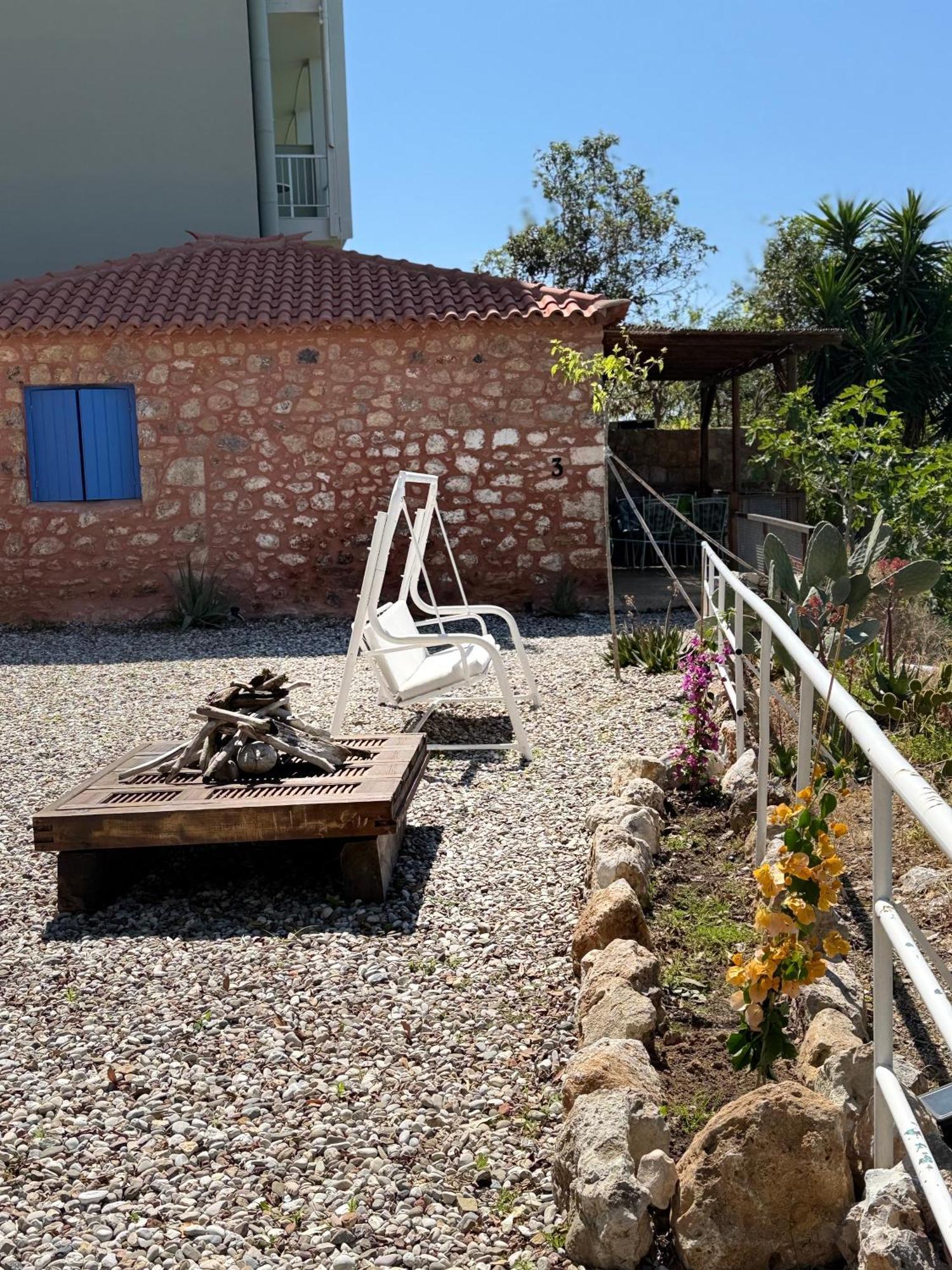 Rocksecret Edge Apartment Kalamata Bagian luar foto
